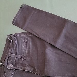 Just Black Black Denim Skinny Jean with cute faux pockets on front.Size26 ins31